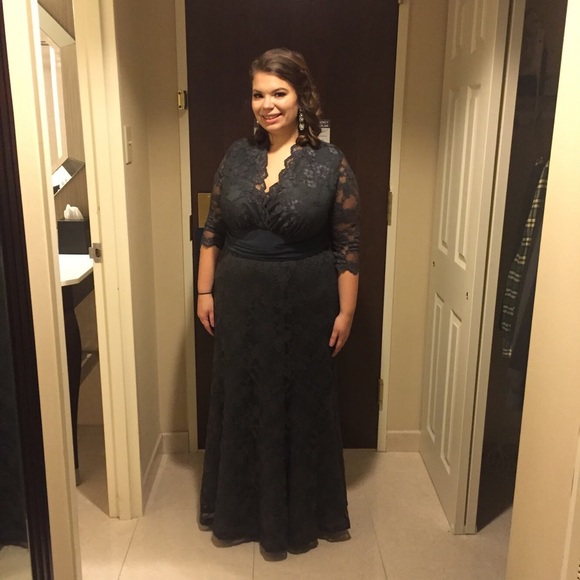 Grey Lace Gown - Picture 2 of 5